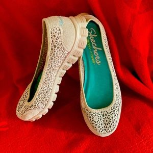 Brand new Skechers  comfortableNever worn tried on